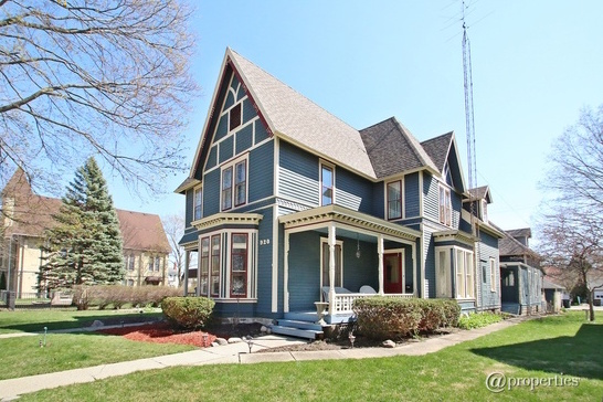 5 bedroom Maple Park Bed and Breakfast shot down