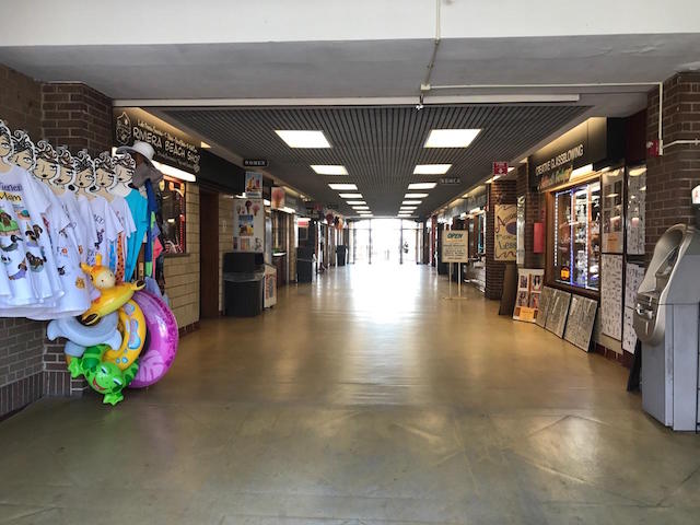 Riviera Pier vendors