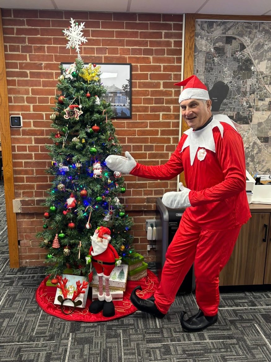 Larry the Elf, Lake Geneva